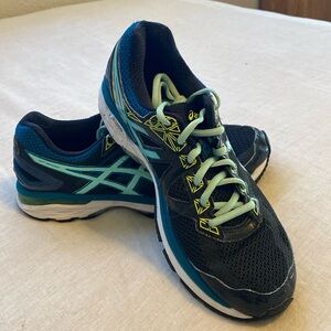 Women’s Asics Size 9.5